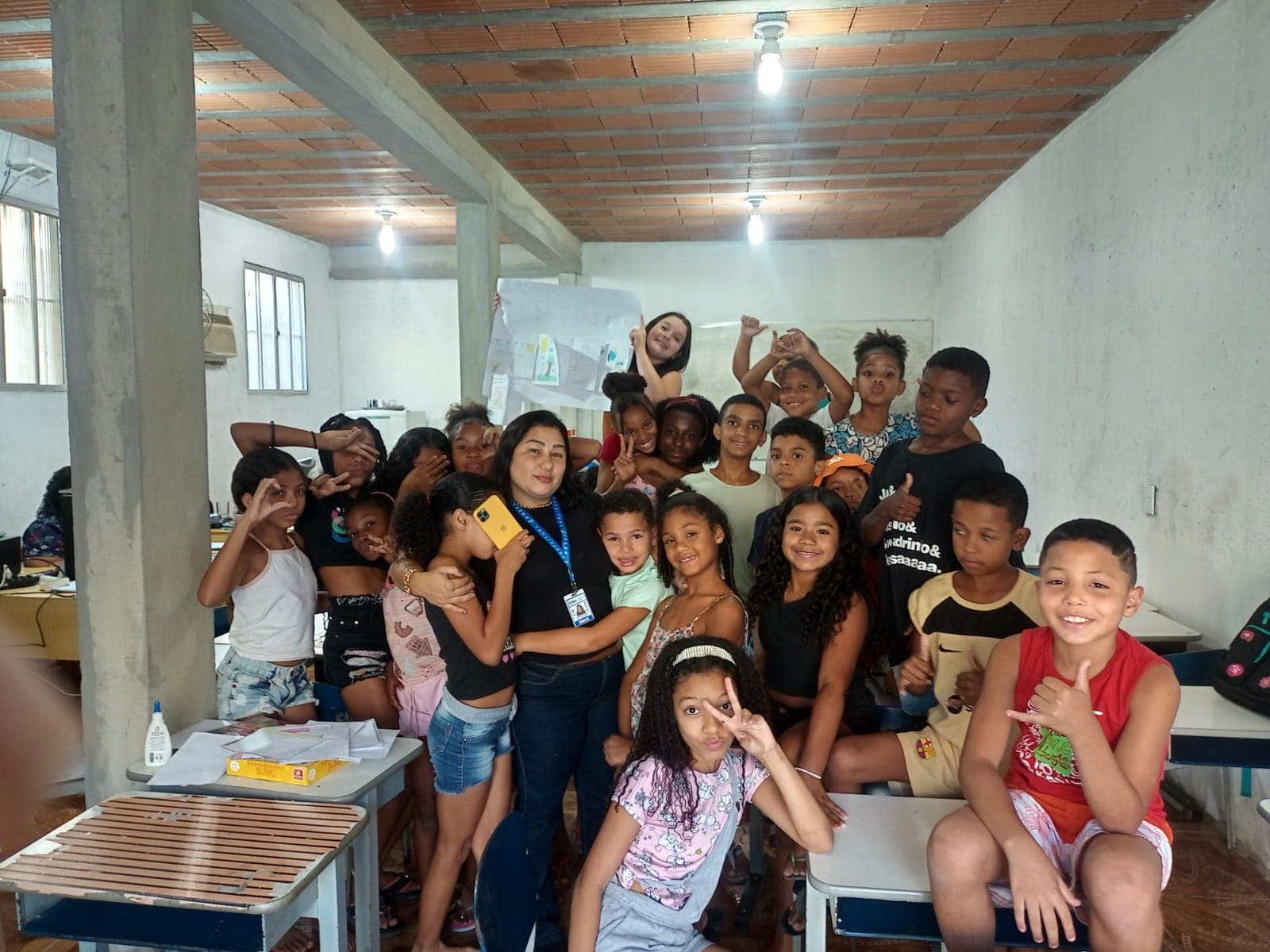 Aula com crianças da Ágape